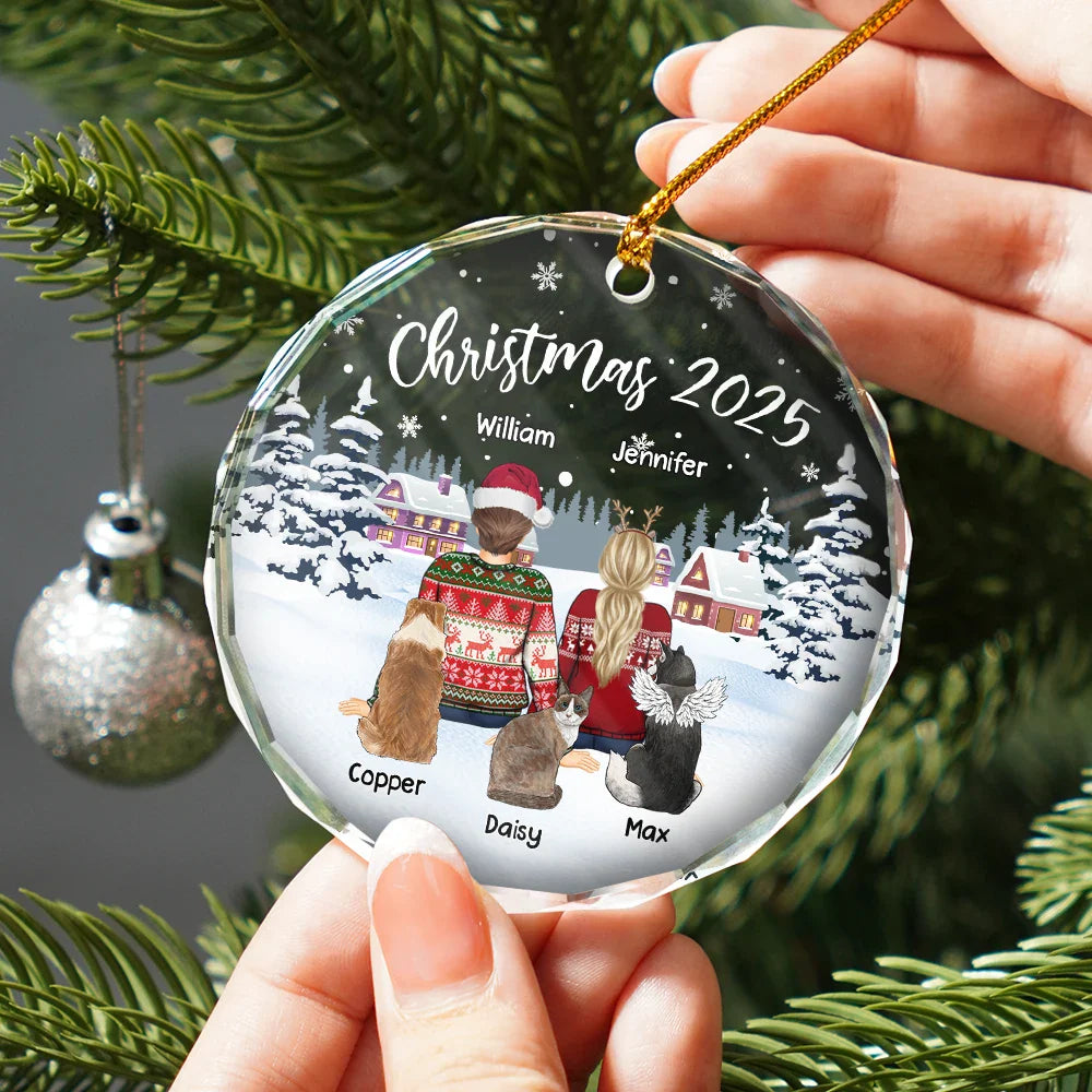 Couple & Pets Christmas - Personalized Circle Glass Ornament